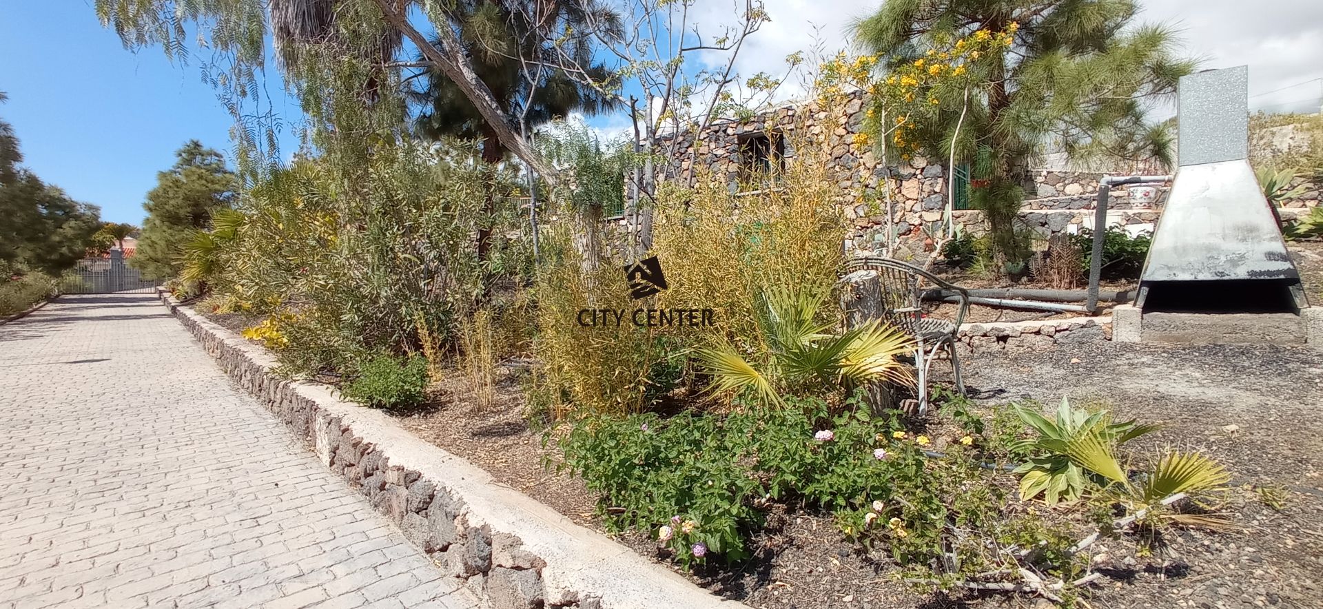 Vista exterior de Casa adosada en venda en San Miguel de Abona amb Jardí privat, Piscina i Moblat