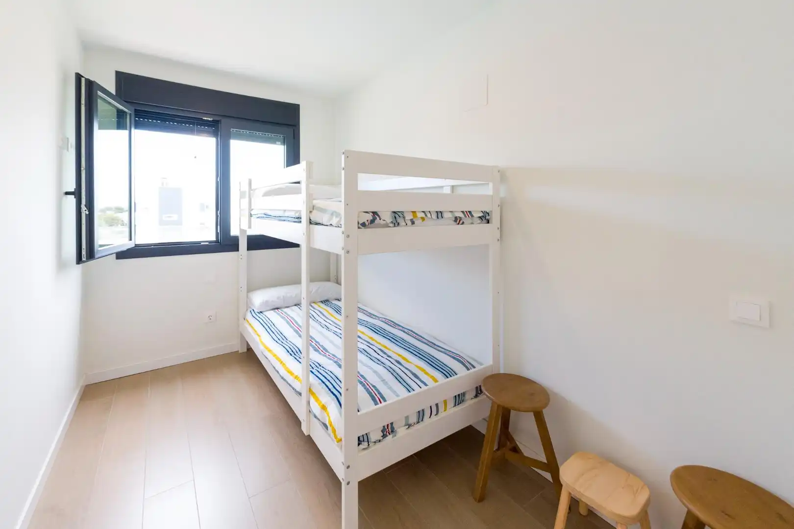 Habitación de Apartamento en venta en Castellón de la Plana / Castelló de la Plana con Aire acondicionado, Terraza y Trastero