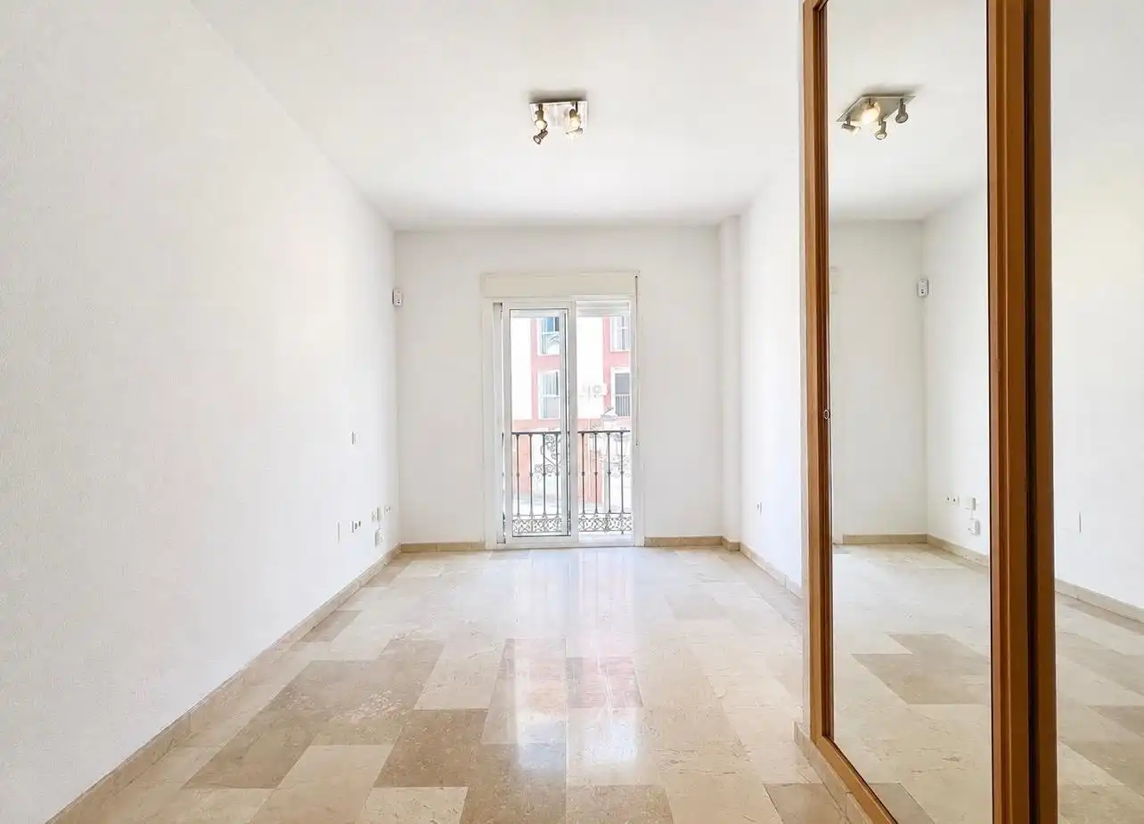 Bedroom of Study for sale in Málaga  with Alarm