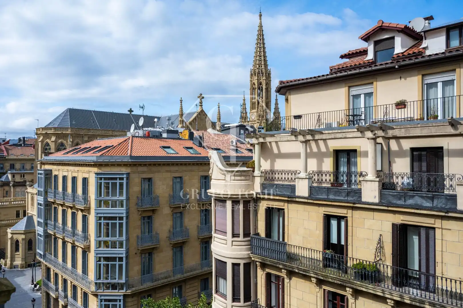 Vista exterior de Piso en venta en Donostia - San Sebastián  con Calefacción y Balcón
