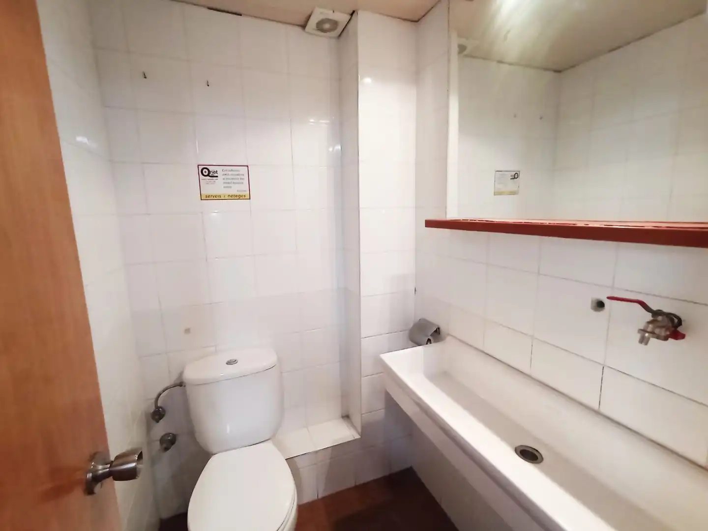 Badezimmer von Büro zur Miete in Sud