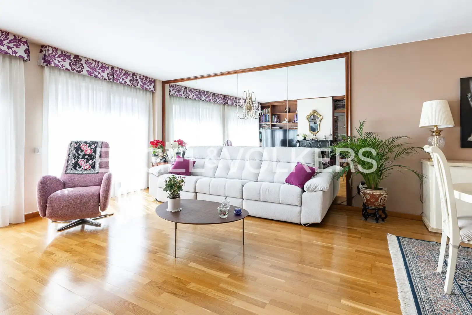 Sala d'estar de Casa o xalet en venda en Barcelona amb Aire condicionat, Calefacció i Parquet