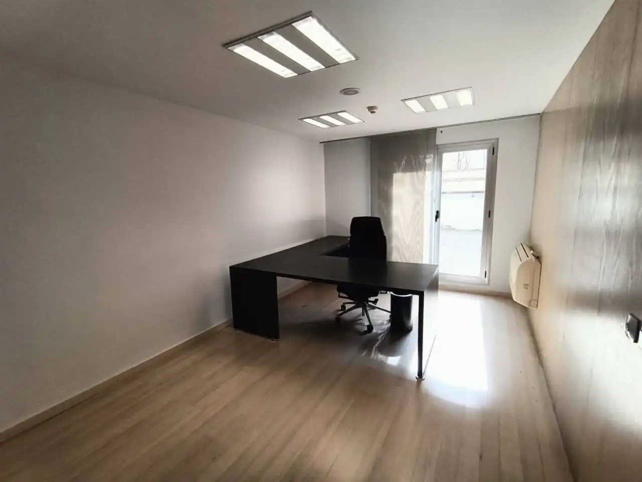 Office for rent in Girona  with Air Conditioner and Heating