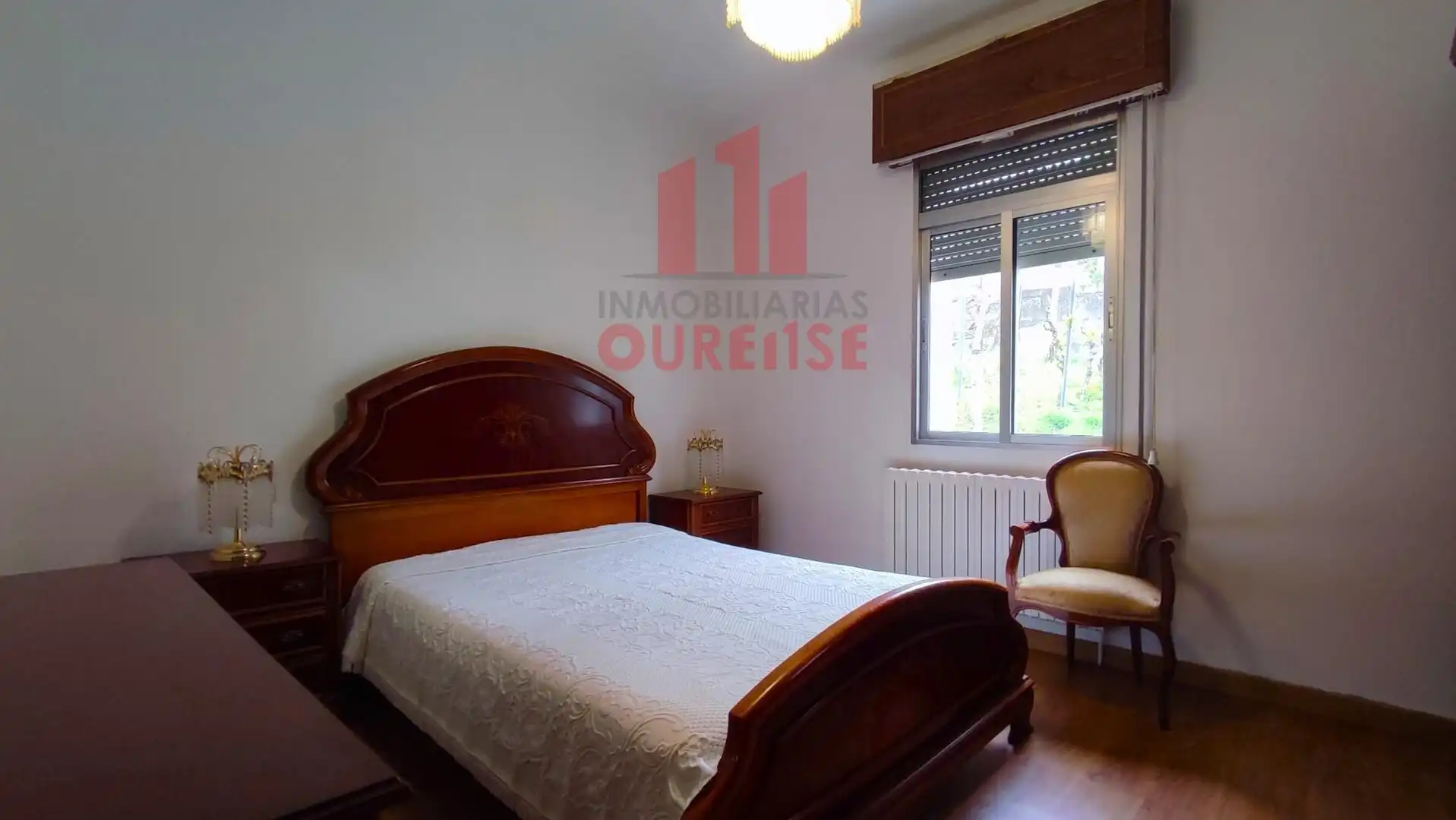 Dormitori de Casa o xalet en venda en Ourense Capital  amb Calefacció i Jardí privat