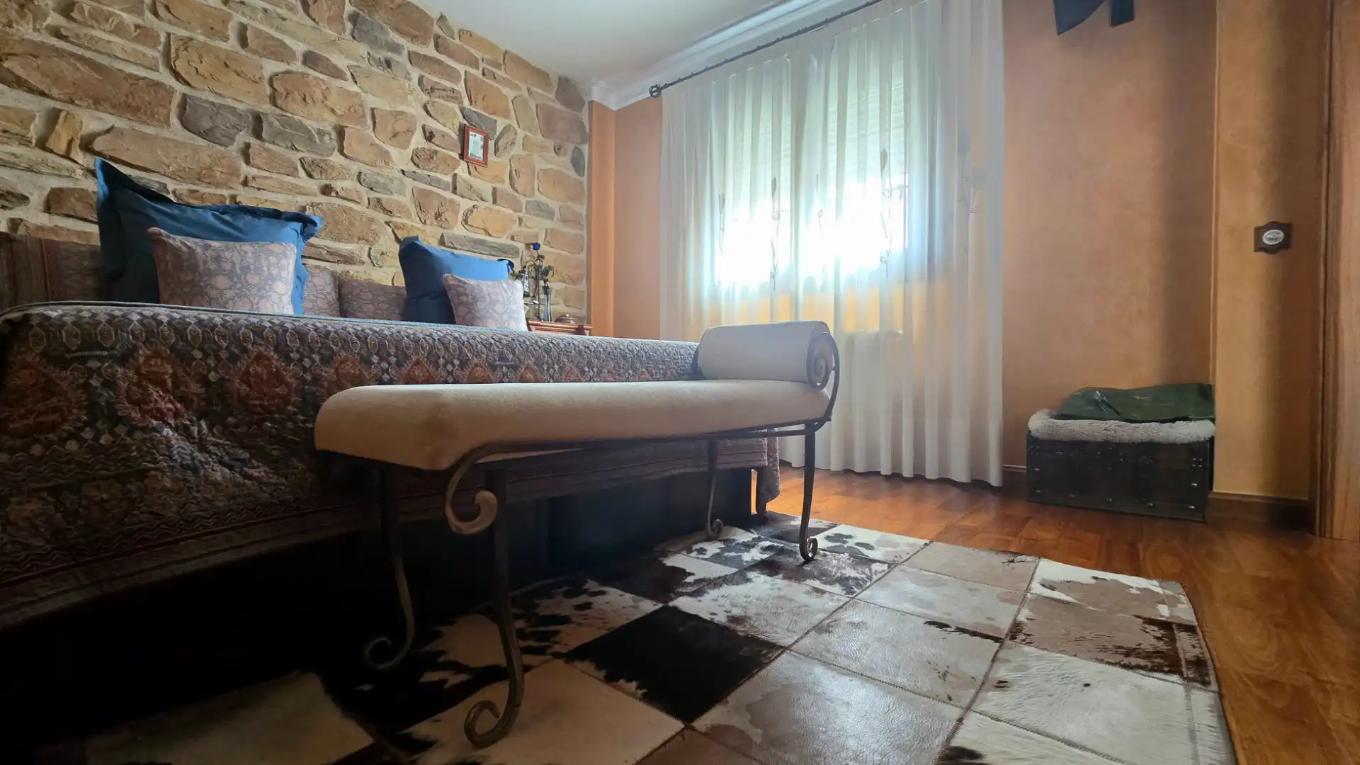 Habitación de Casa adosada en venta en Alcalá de Henares con Aire acondicionado, Calefacción y Jardín privado