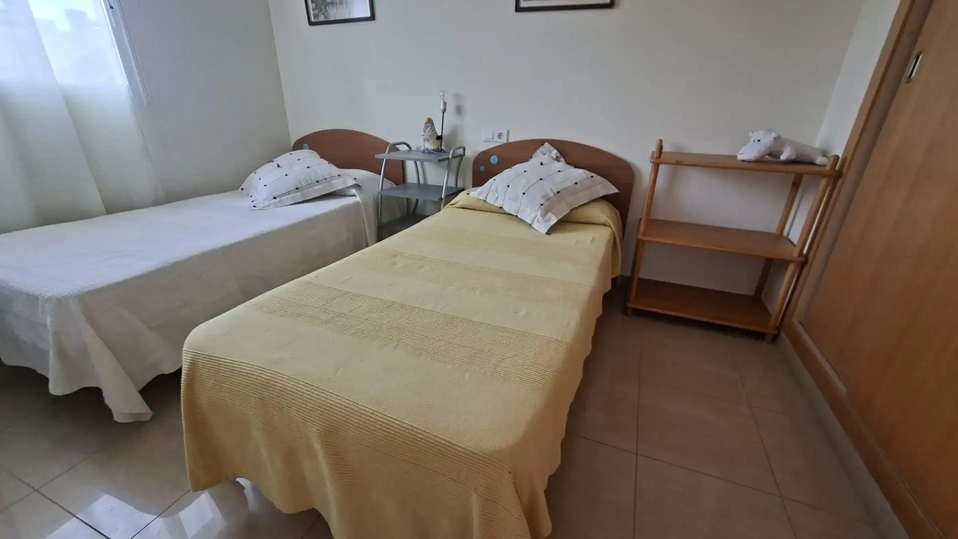Habitación de Apartamento en venta en Guardamar de la Safor con Terraza y Piscina comunitaria