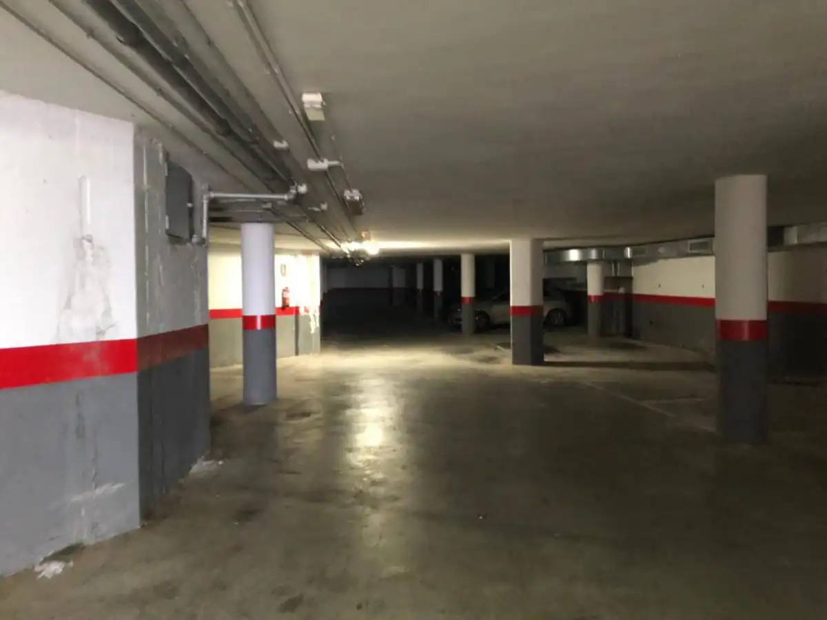 Parking de Piso en venta en Nerja con Calefacción, Terraza y Trastero