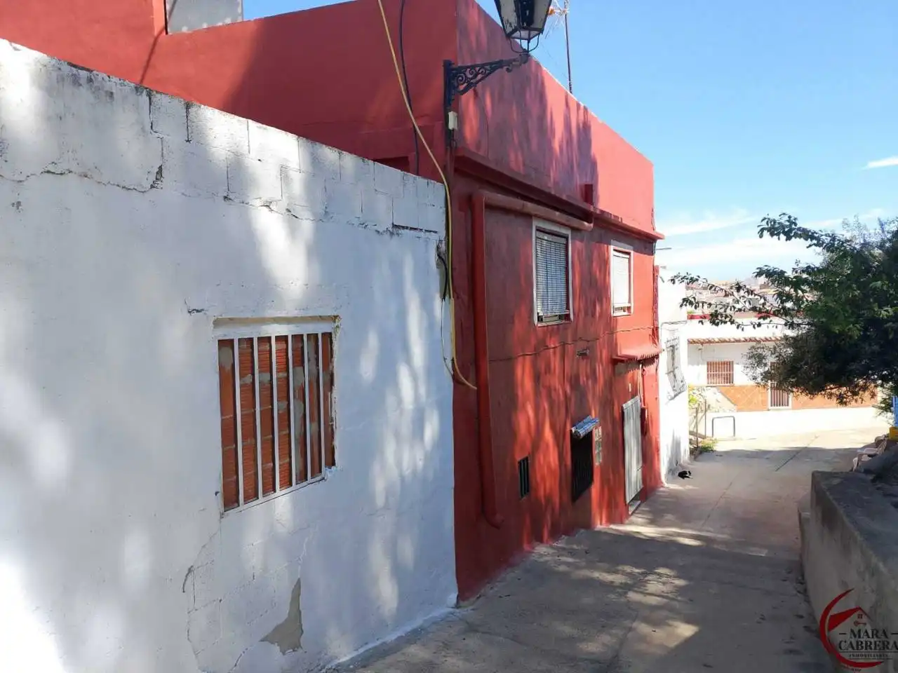 Vista exterior de Casa adosada en venda en Oliva amb Aire condicionat, Jardí privat i Terrassa