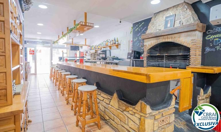 Premises for sale in Roses  with Air Conditioner, Heating and Furnished