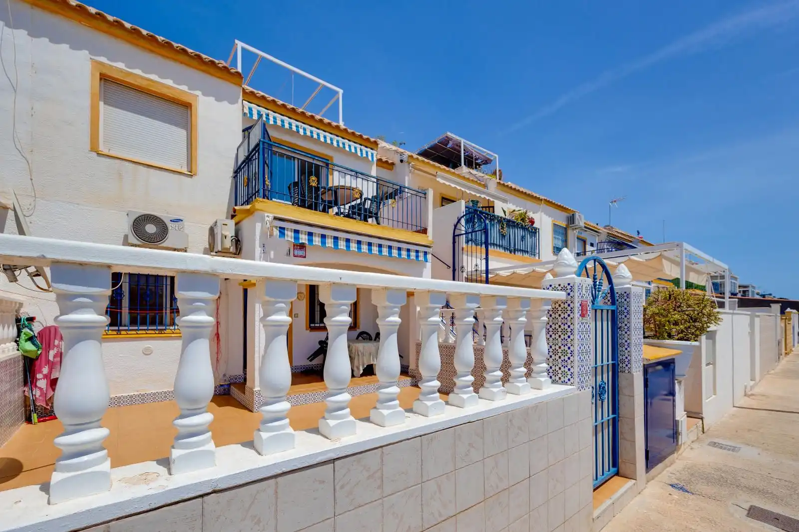 Vista exterior de Àtic en venda en Torrevieja amb Aire condicionat, Terrassa i Piscina