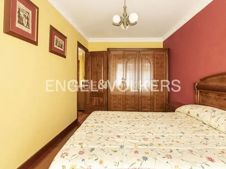 Habitación de Piso en venta en Gijón  con Calefacción, Parquet y Amueblado
