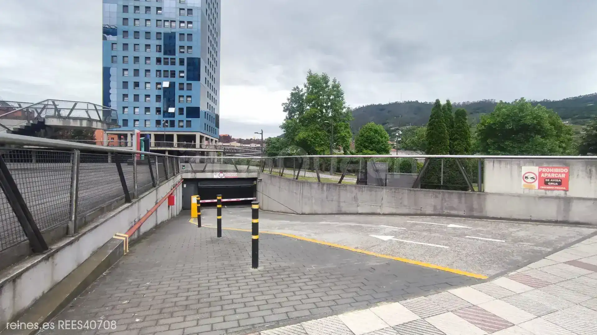 Aparcament de Pis en venda en Oviedo  amb Calefacció