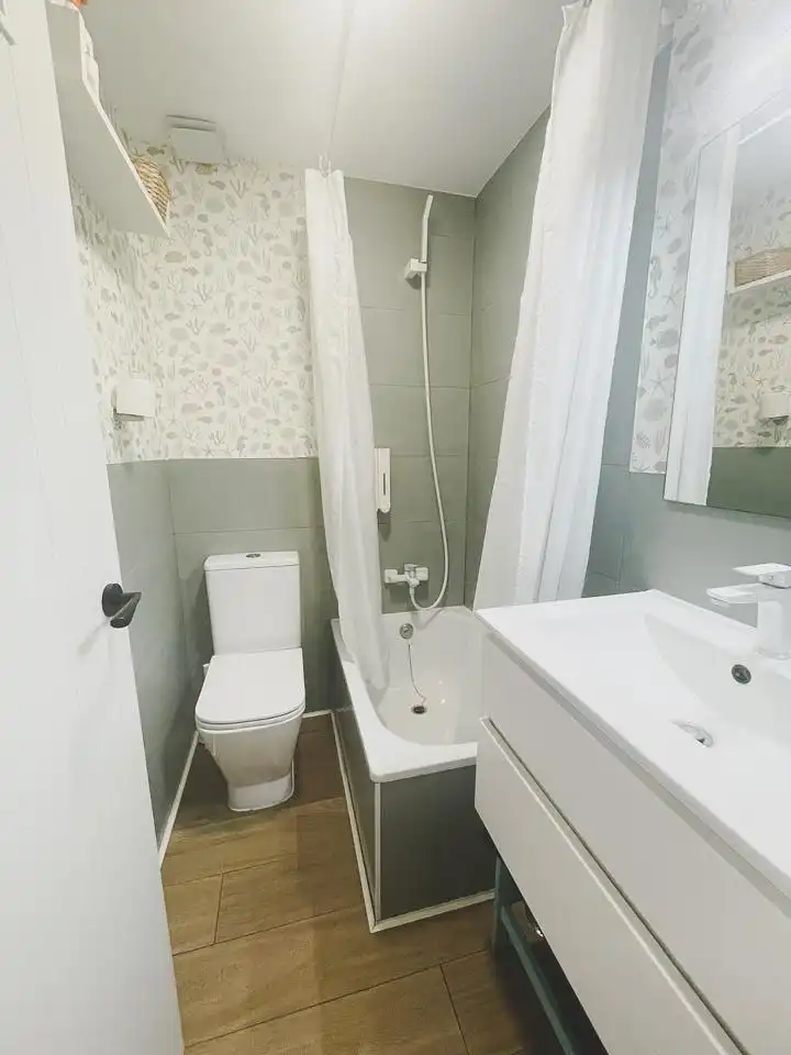 Badezimmer von Wohnung zum Verkauf in Cádiz mit Klimaanlage