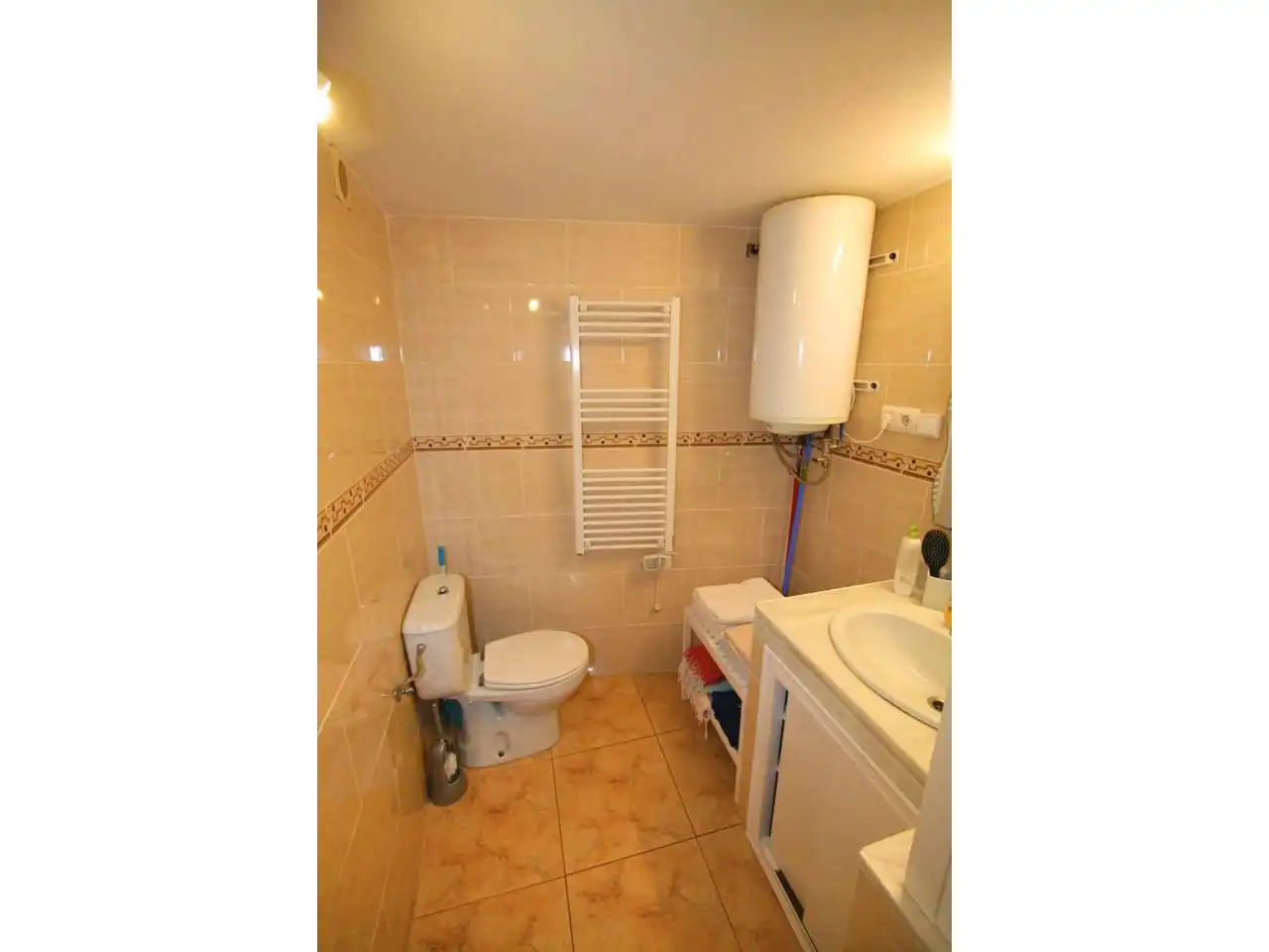 Badezimmer von Wohnungen zum Verkauf in Cadaqués mit Möbliert