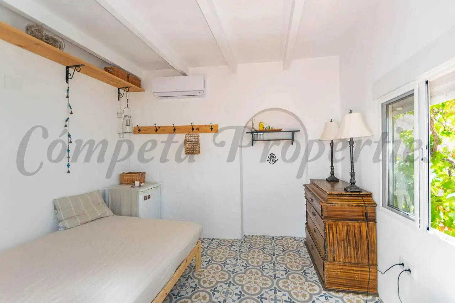Dormitori de Finca rústica en venda en Cómpeta amb Aire condicionat, Terrassa i Piscina