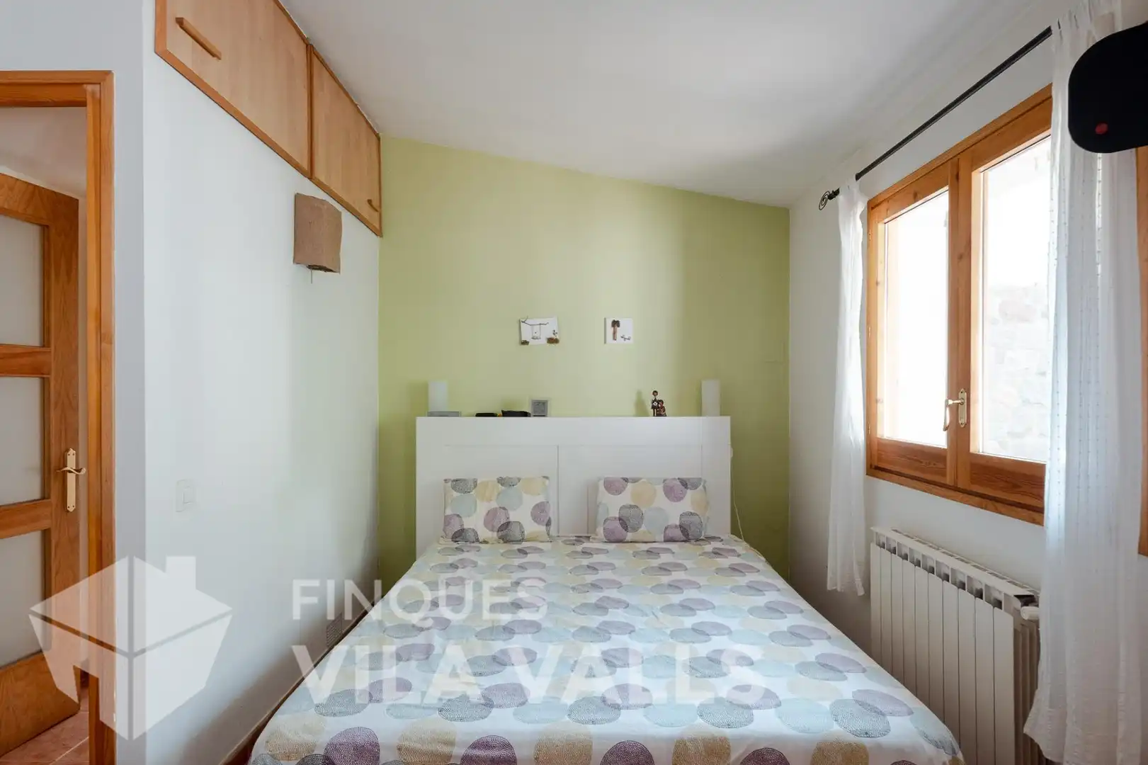 Dormitori de Casa o xalet en venda en Sant Quirze Safaja amb Jardí privat