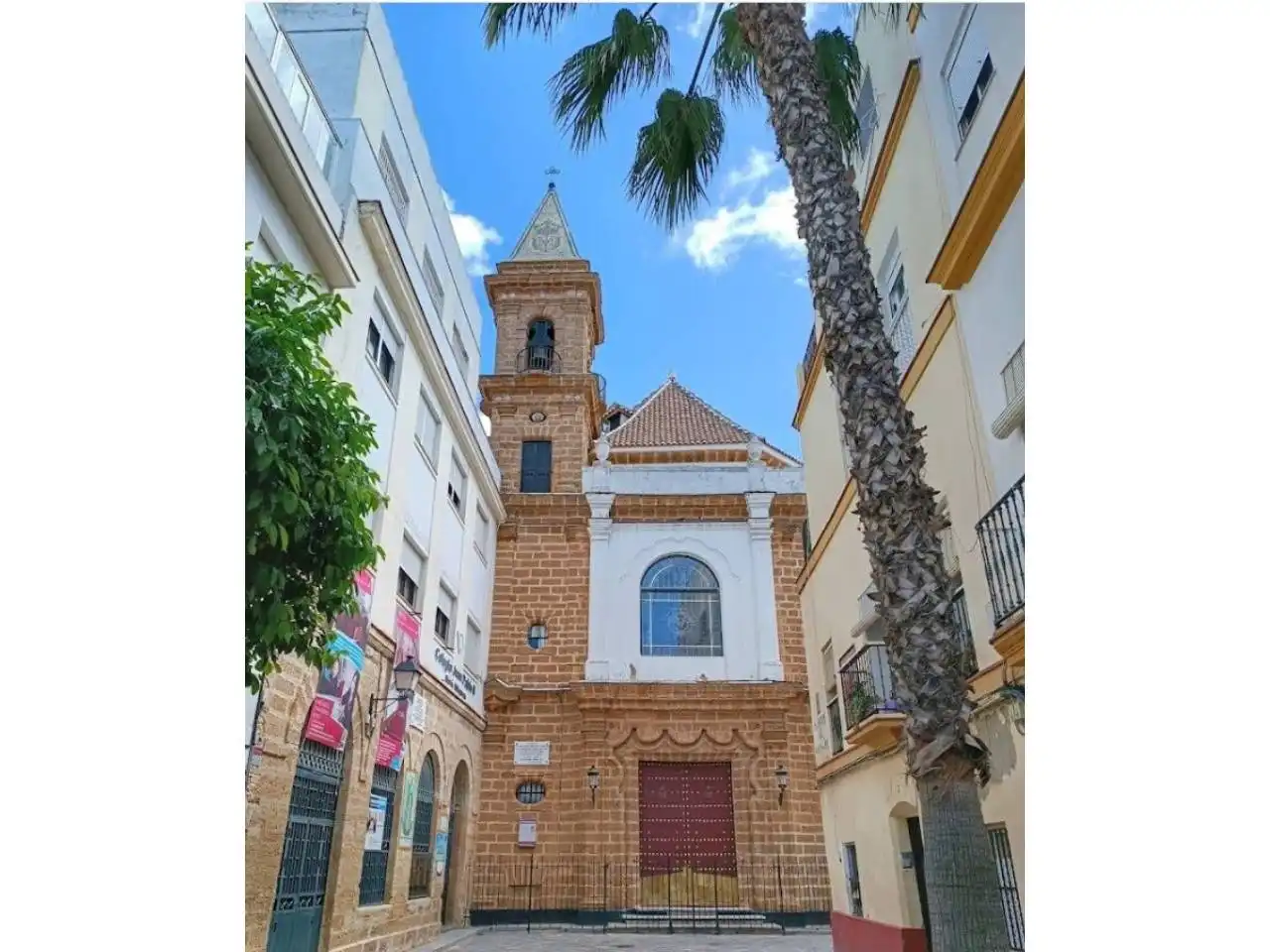 Vista exterior de Estudio de alquiler en Cádiz con Amueblado y Balcón
