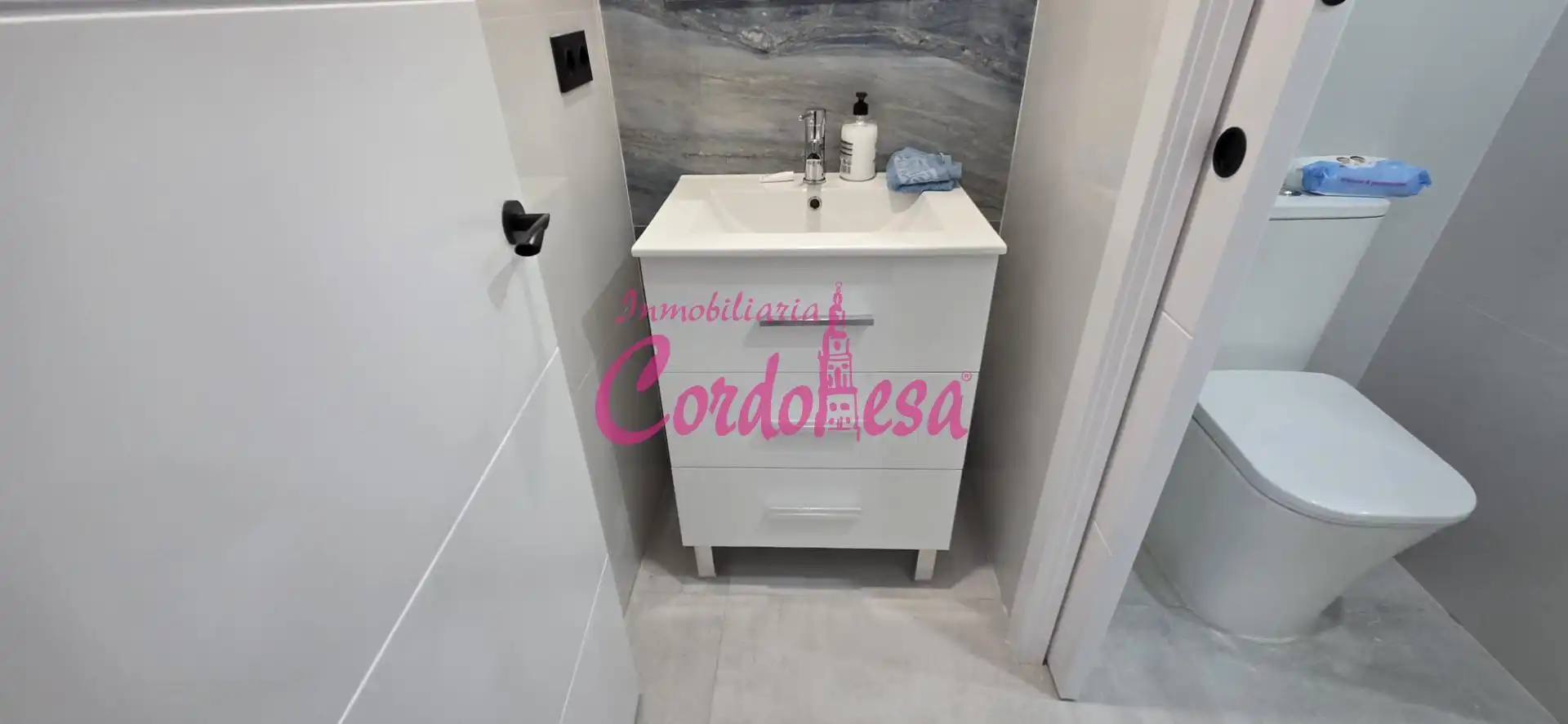 Badezimmer von Wohnung zum Verkauf in Córdoba mit Klimaanlage und Möbliert