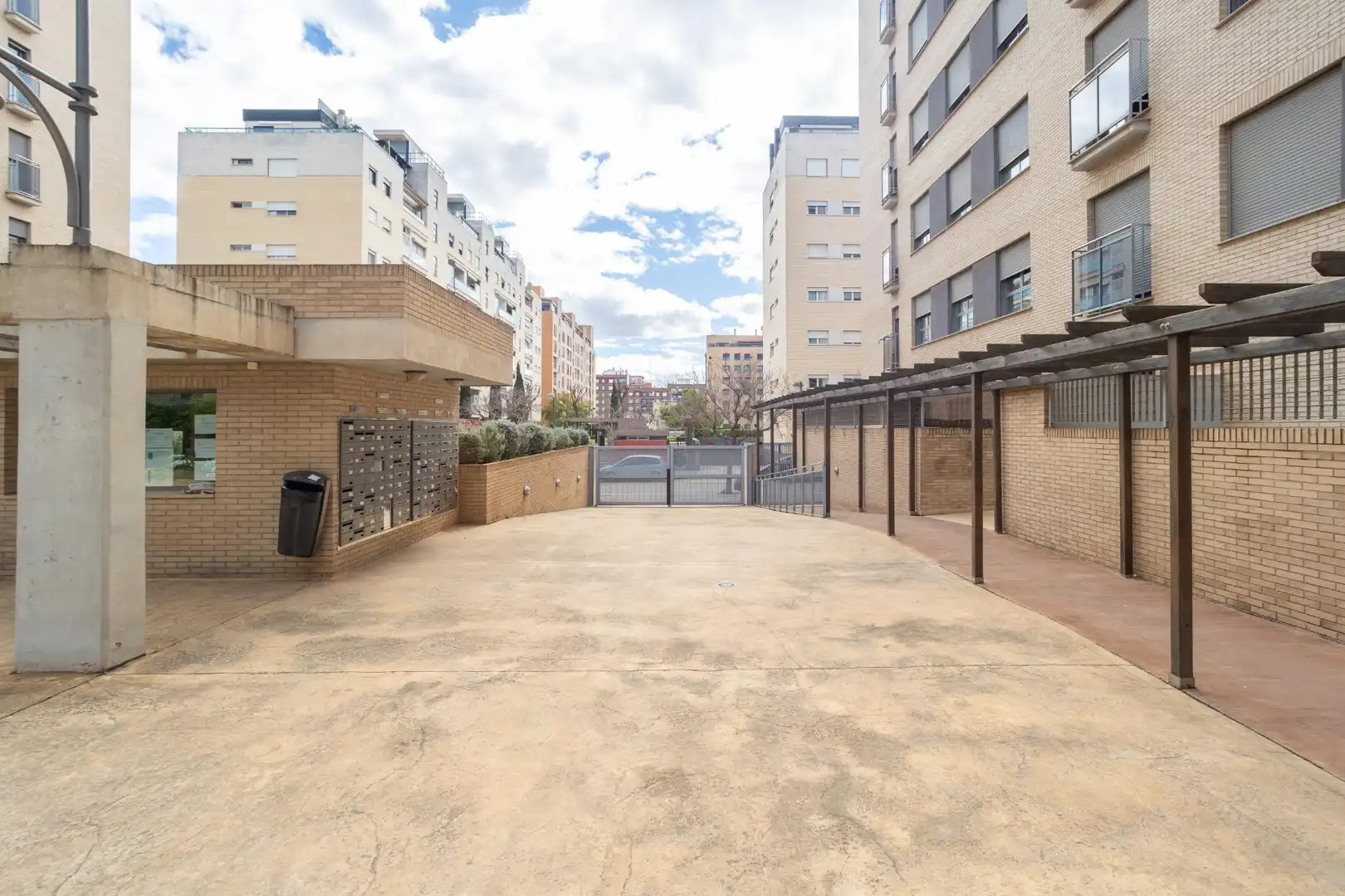 Vista exterior de Àtic en venda en Valencia amb Aire condicionat, Calefacció i Parquet