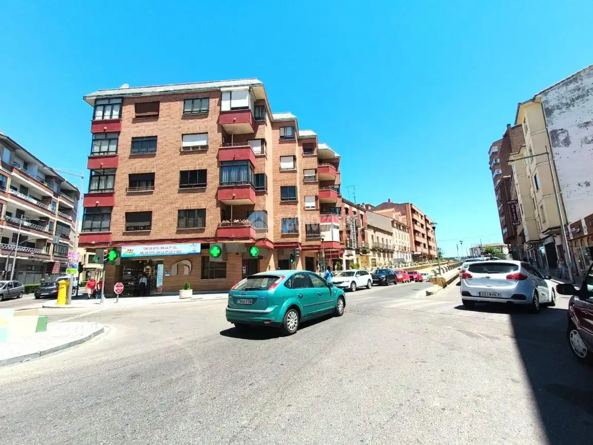 Vista exterior de Piso en venta en Medina del Campo con Calefacción
