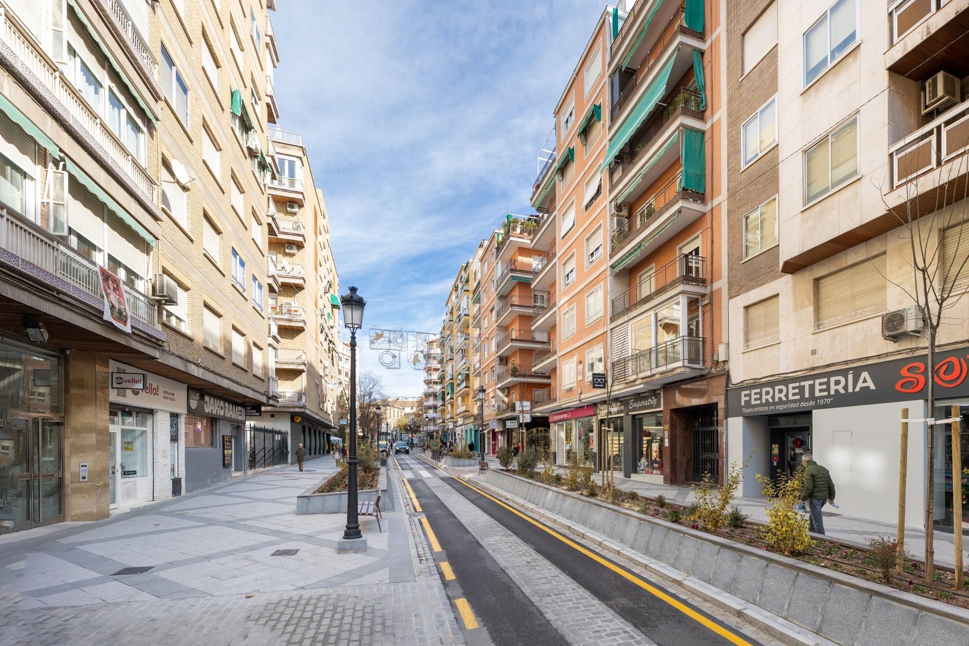 Vista exterior de Piso en venta en  Granada Capital con Aire acondicionado, Calefacción y Balcón