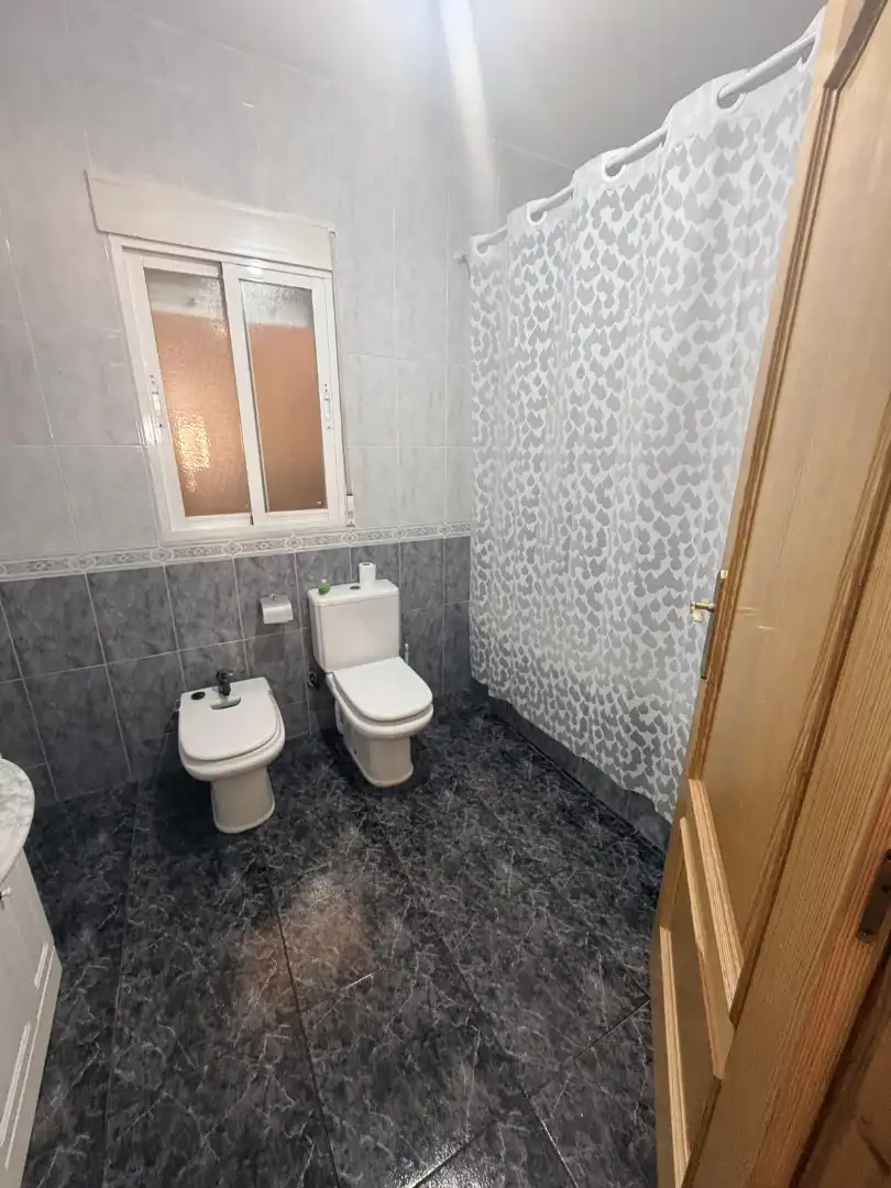 Bany de Casa o xalet en venda en Casasimarro amb Terrassa, Traster i Moblat