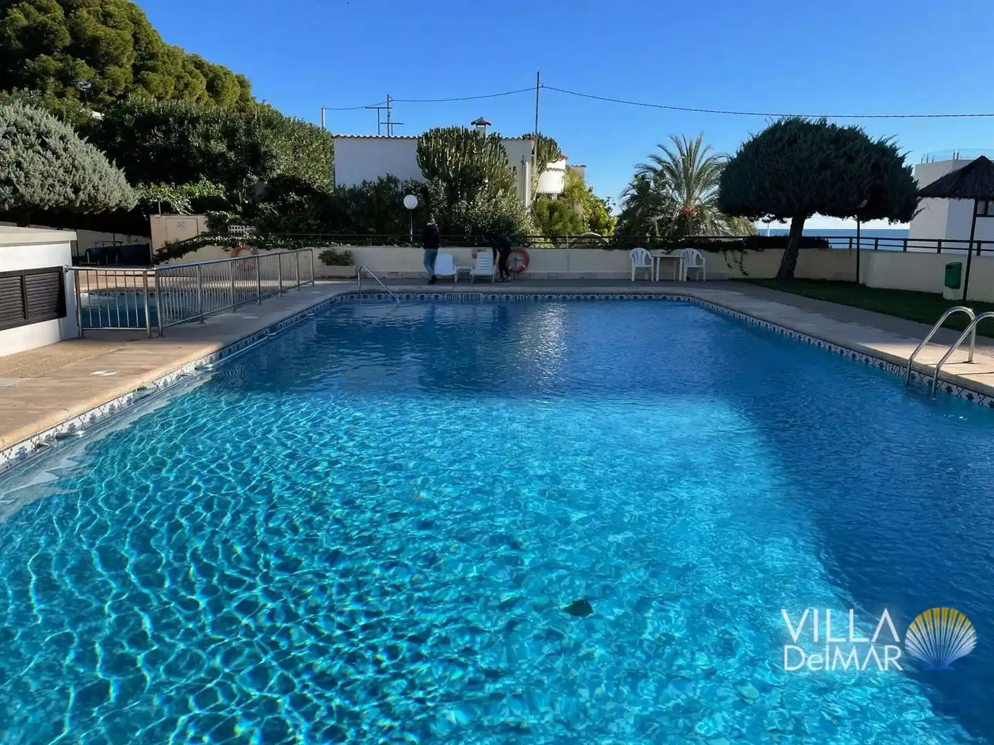 Piscina de Estudio en venta en Calpe / Calp con Aire acondicionado, Calefacción y Amueblado