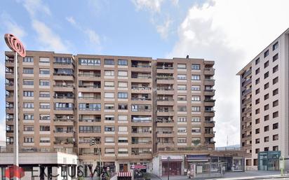 Exterior view of Flat for sale in Basauri   with Terrace, Storage room and Balcony