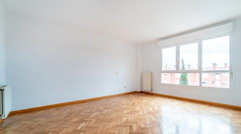Foto 3 de Piso en venta en Calle de Laponia, 13, Horcajo,  Madrid Capital
