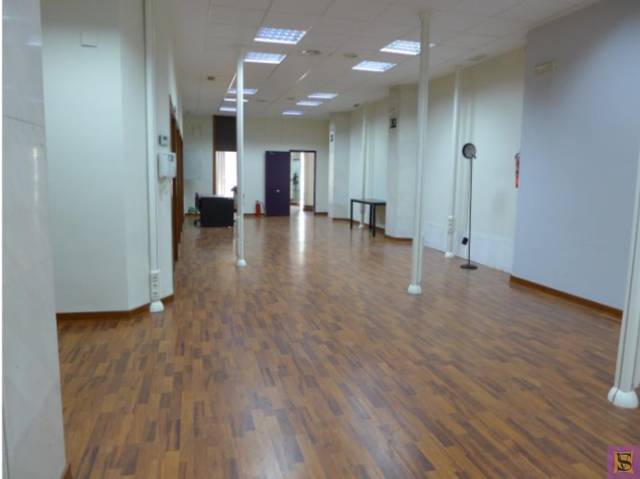 Local comercial en Alquiler en Plaça del Bisbe Amigó en Arrancapins