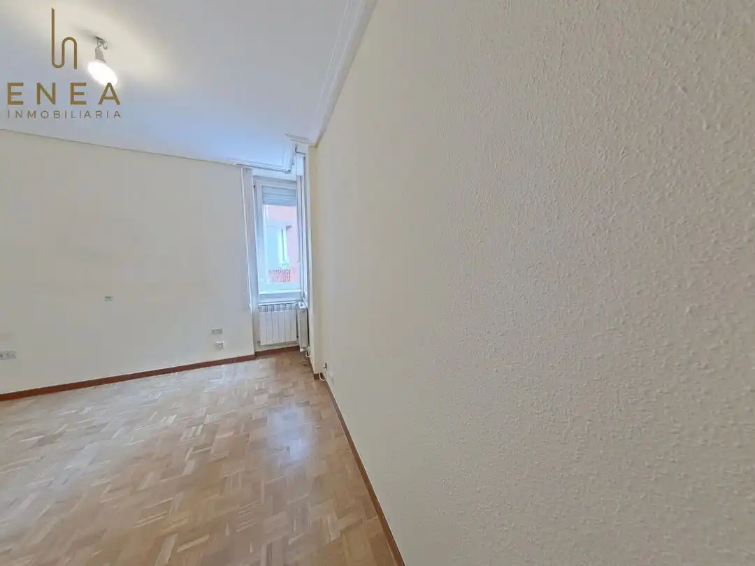 Wohnung zum Verkauf in Vitoria - Gasteiz mit Heizung, Terrasse und Abstellraum