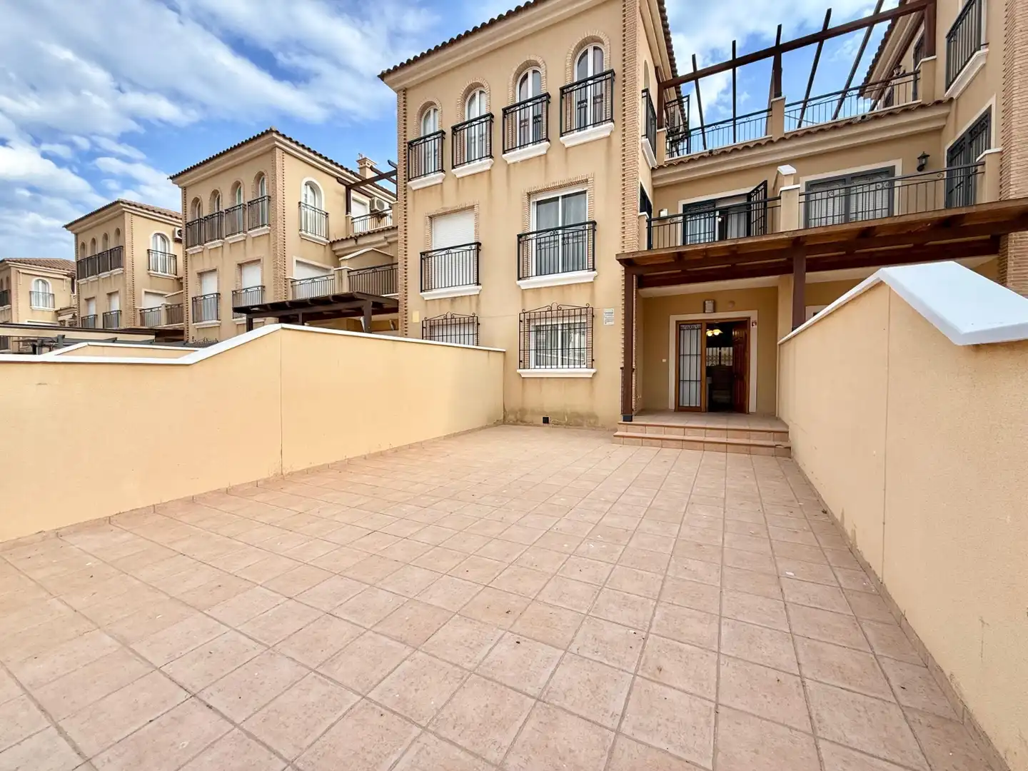 Vista exterior de Casa adosada de alquiler en Pilar de la Horadada con Aire acondicionado, Calefacción y Jardín privado