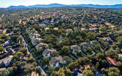 Vista exterior de Casa o xalet en venda en Galapagar amb Aire condicionat, Terrassa i Piscina