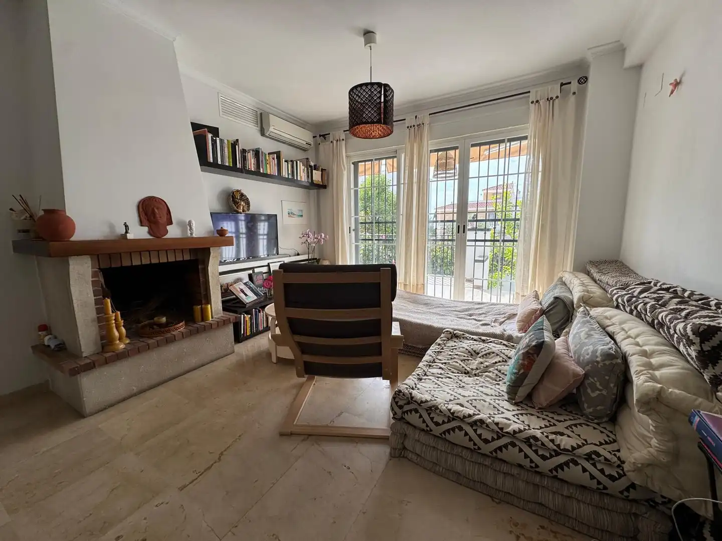 Wohnzimmer von Einfamilien-Reihenhaus zur Miete in Granada mit Klimaanlage, Heizung und Privatgarten