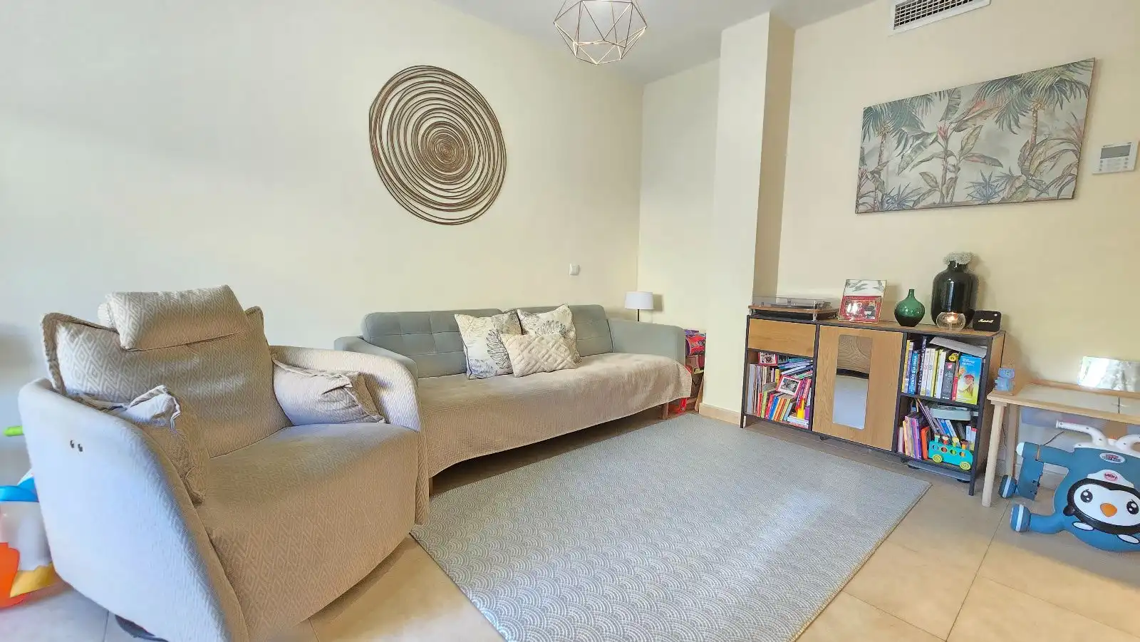 Living room of Flat for sale in El Pinillo 