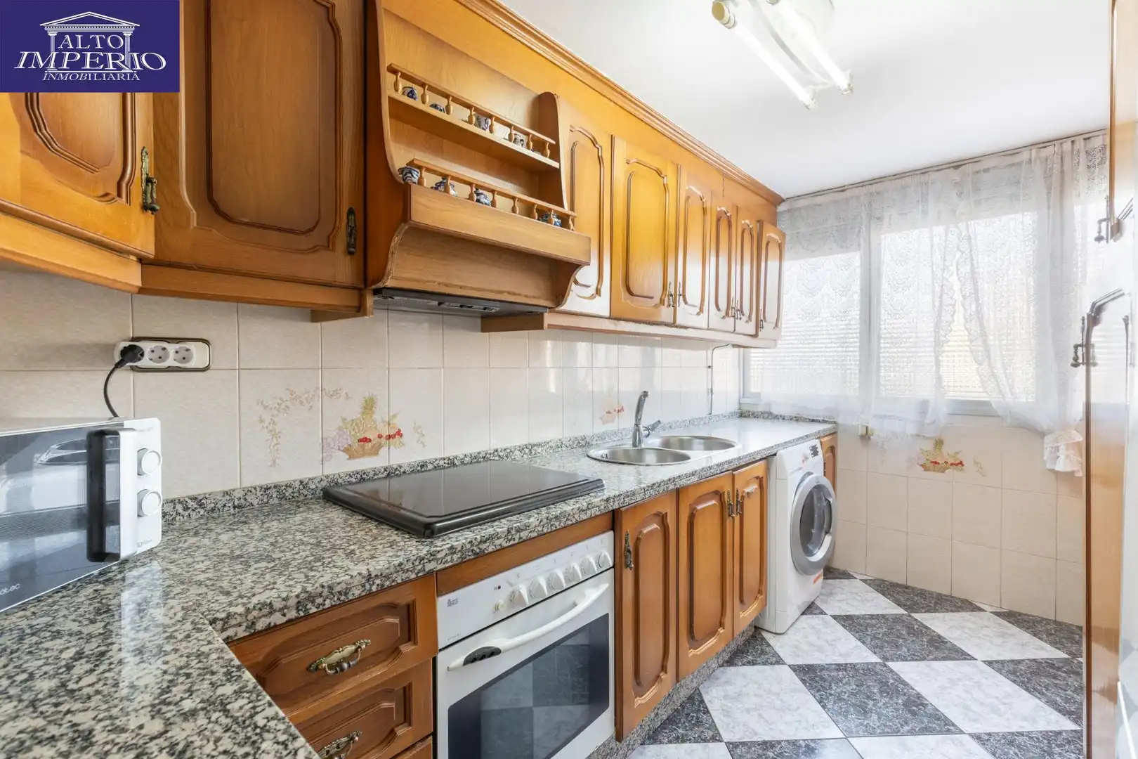 Cuina de Pis en venda en Granada amb Aire condicionat, Moblat i Balcó