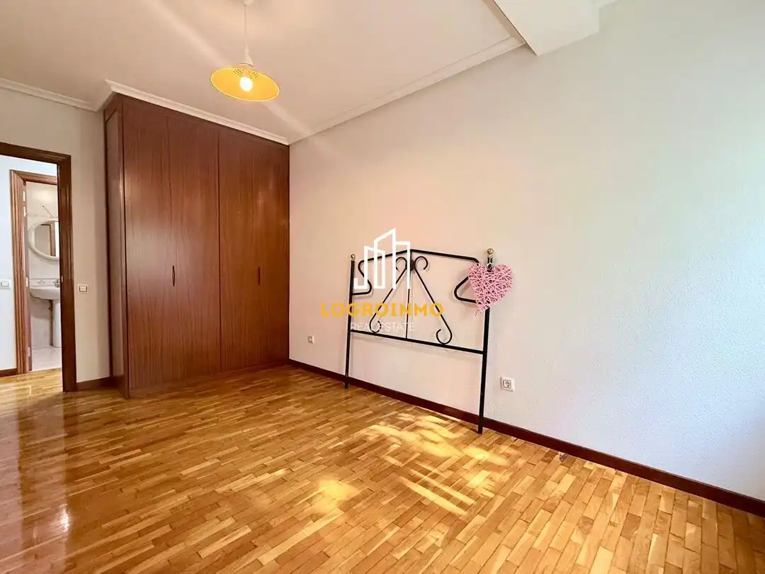 Bedroom of Flat for sale in  Logroño  with Heating, Storage room and Balcony