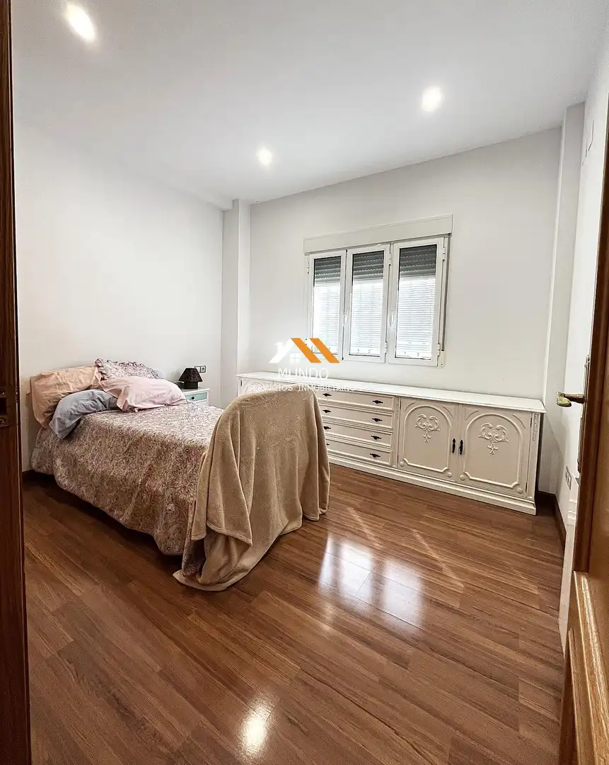 Dormitori de Casa o xalet en venda en Paterna amb Aire condicionat, Calefacció i Jardí privat
