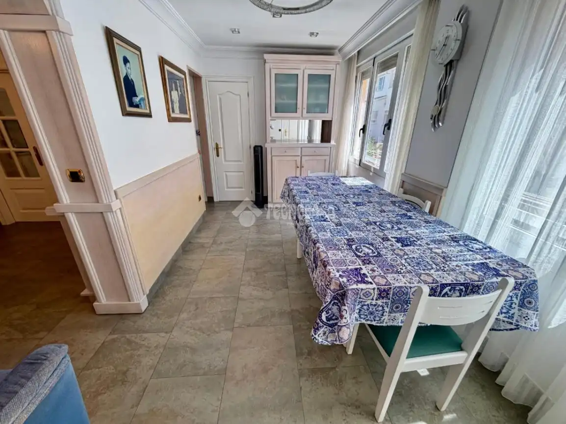 Comedor de Casa adosada en venta en León Capital  con Parquet, Terraza y Amueblado