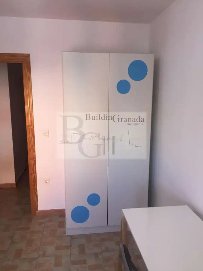 Piso de alquiler en Granada con Calefacción, Terraza y Amueblado