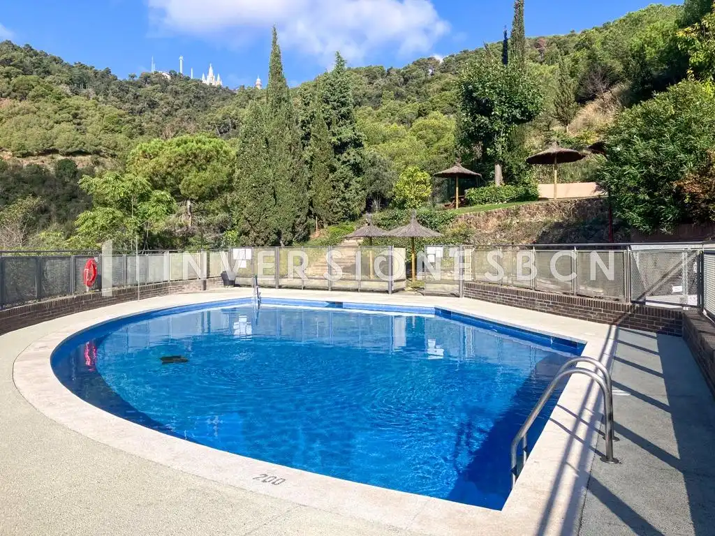 Swimming pool of Detached homes for rent in Barcelona  with Terrace and Community pool
