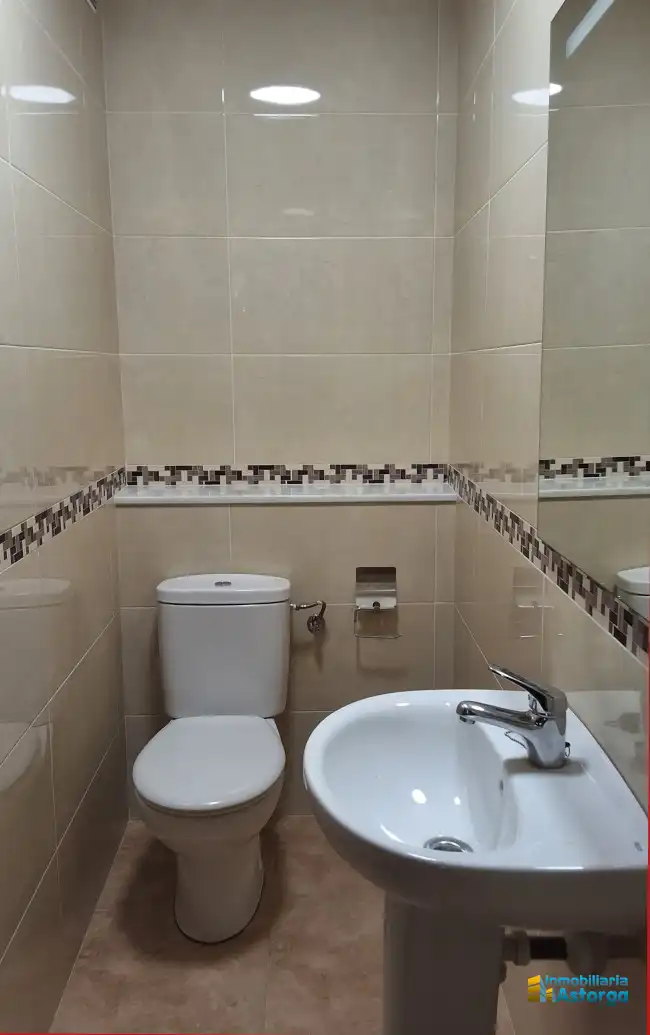 Baño de Piso de alquiler en Astorga con Calefacción, Terraza y Amueblado