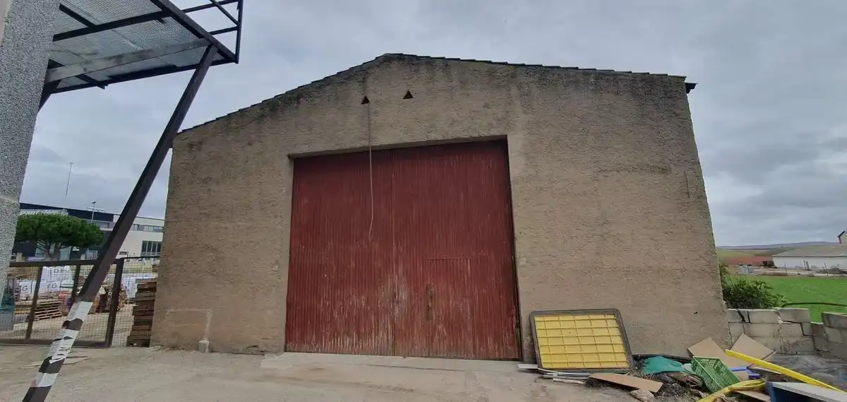 Vista exterior de Nau industrial en venda en Torrelaguna