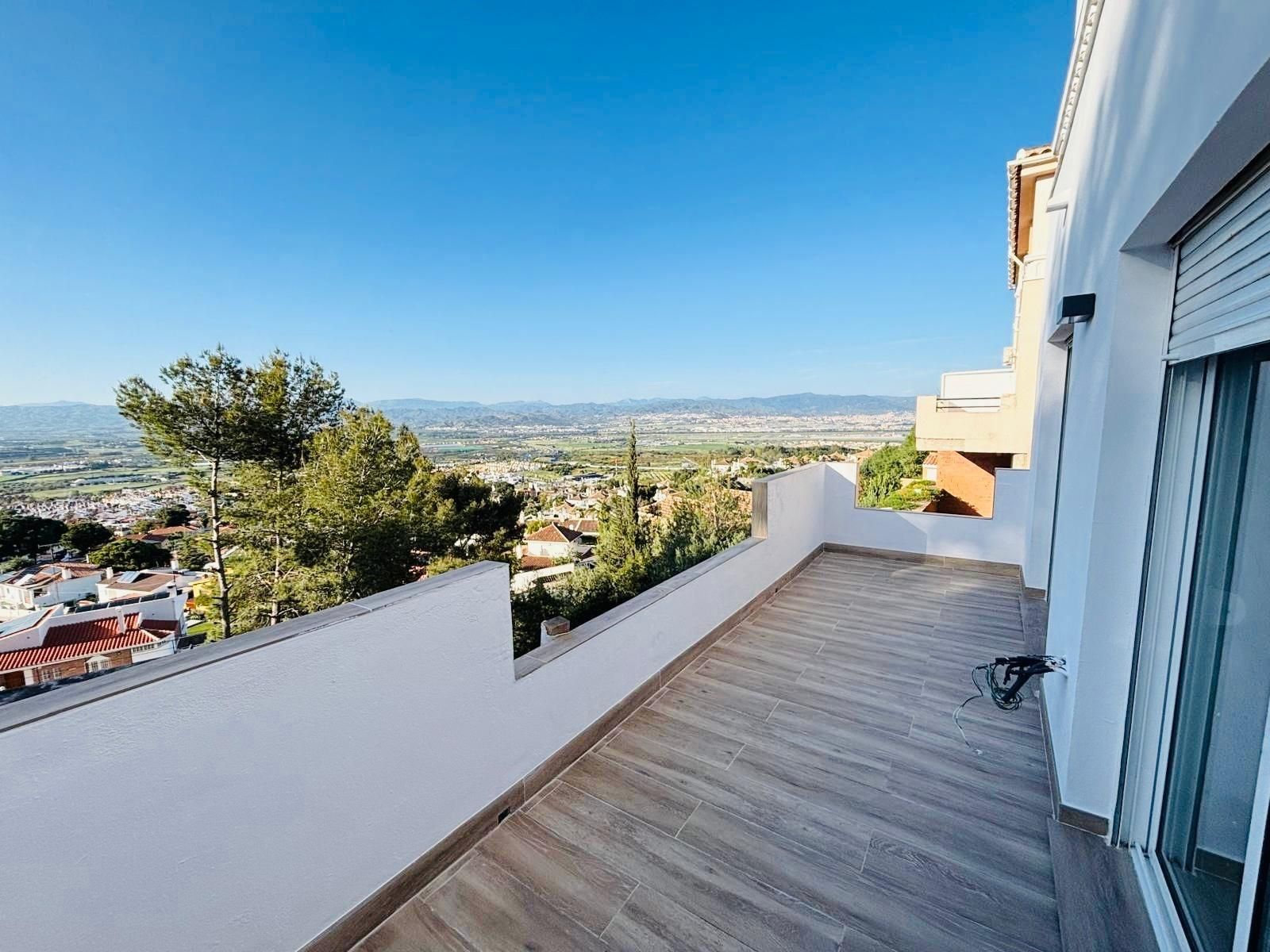Casa adosada en venda a Manantiales - Lagar - Cortijo