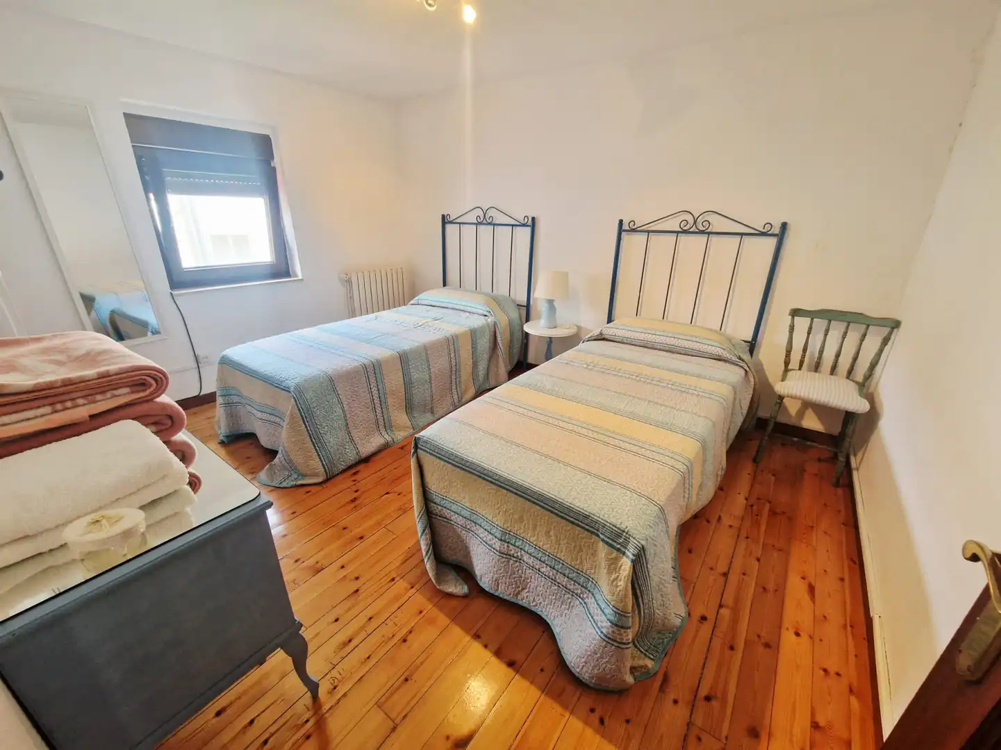 Habitación de Casa adosada en venta en Soto del Barco con Calefacción y Terraza