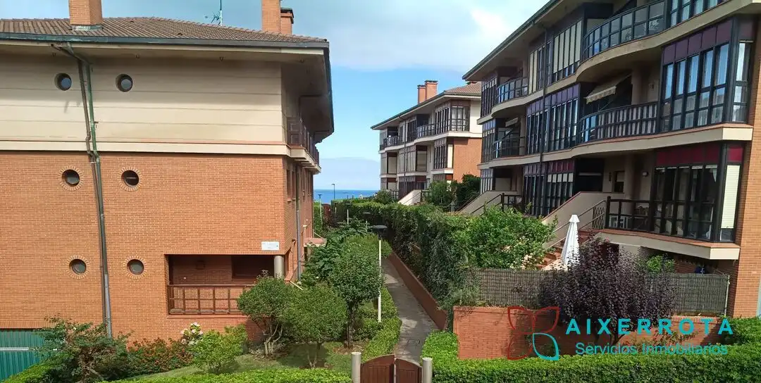 Vista exterior de Pis en venda en Getxo  amb Calefacció, Traster i Balcó