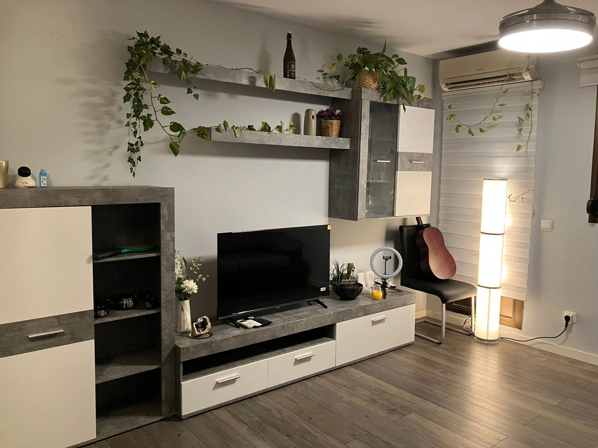 Sala d'estar de Pis de lloguer en Rincón de la Victoria amb Aire condicionat, Terrassa i Moblat