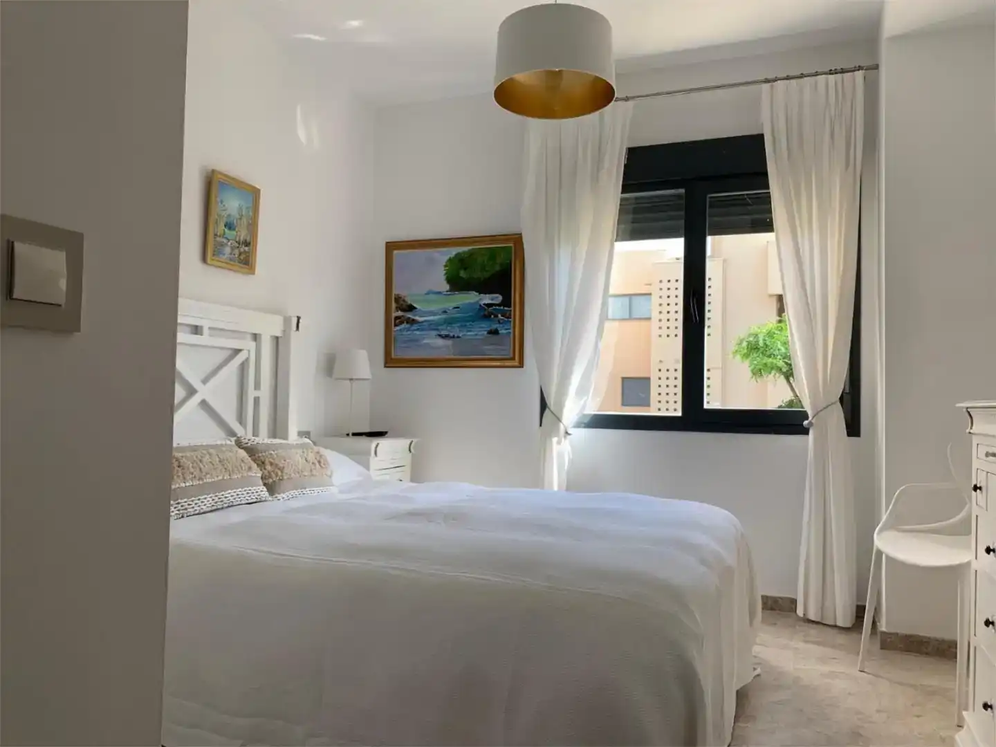 Schlafzimmer von Wohnung zum Verkauf in Chipiona mit Klimaanlage, Terrasse und Schwimmbad
