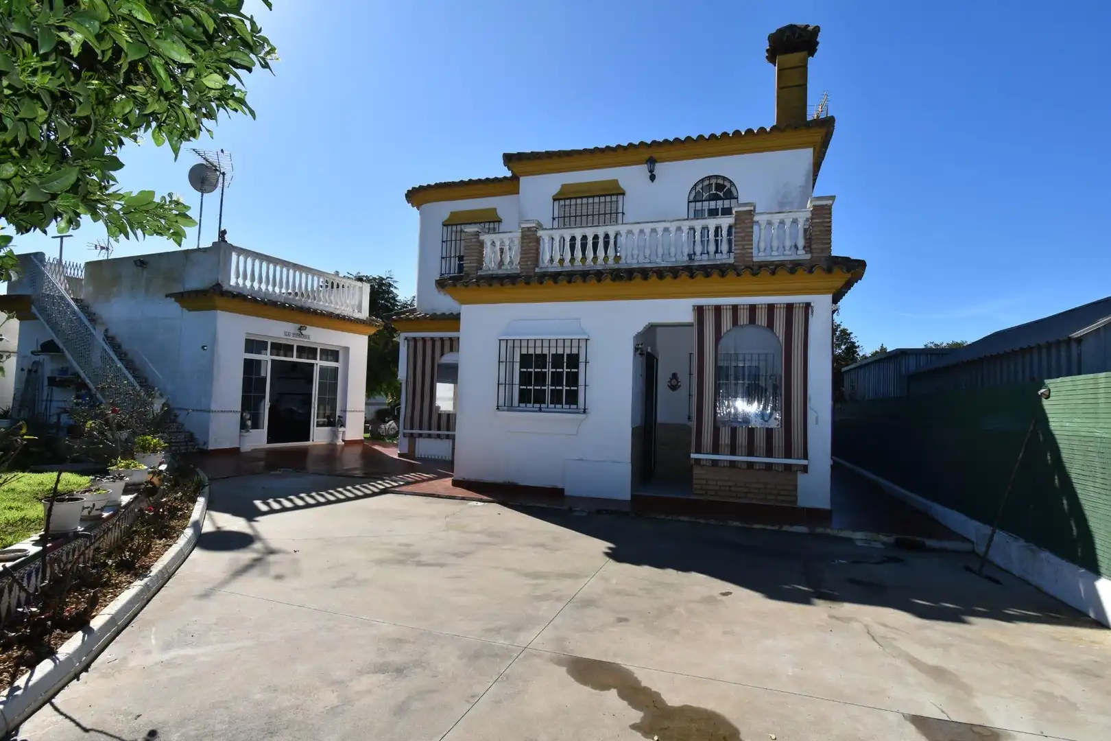 Exterior view of Houses for sale in Chiclana de la Frontera  with Air Conditioner, Heating and Private garden