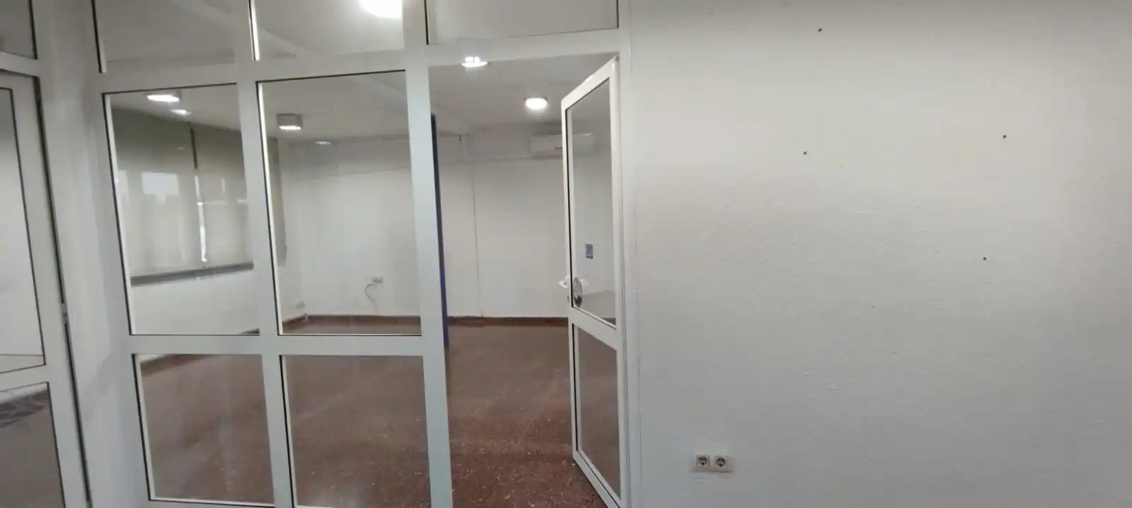 Office for rent in Manresa  with Air Conditioner